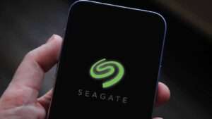 Seagate (STX) explained simply: fundamentals, earnings, P/E valuation, key chart levels, catalysts, and risks—so you can judge if STX is worth buying in 2026.